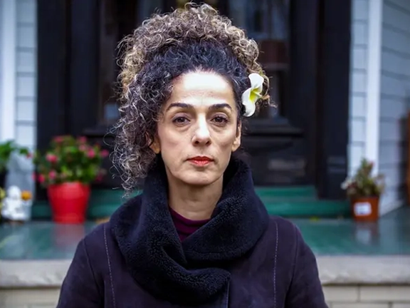 مسیح علینژاد درمان آسیبدیدگان چشمی حزبالله در ایران را ریاکاری حکومت خواند