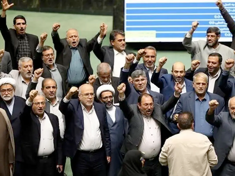 مجلس سند مربوط به حقوق ۲۰۰ میلیونی نمایندگان را دستکاری‌ شده خواند