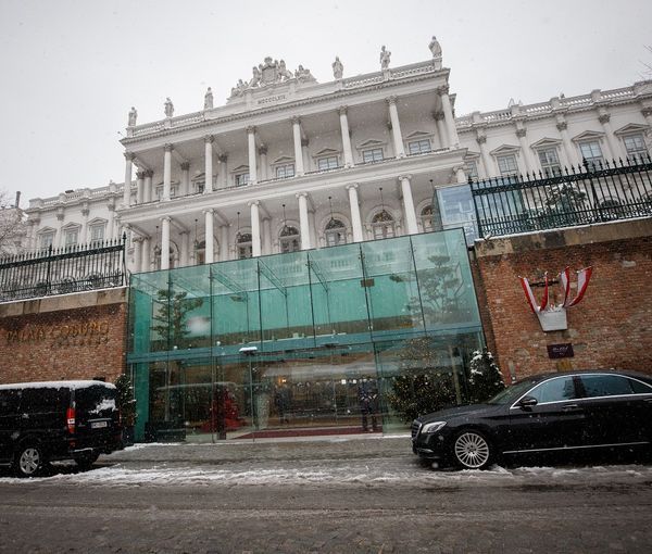 برلماني إيراني: مسودة الاتفاق النووي لم تراع "الخطوط الحمراء" التي أعلنها خامنئي 