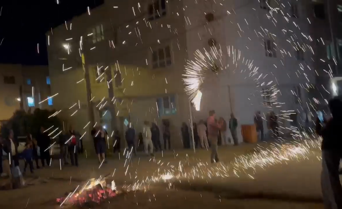 مردم در ایران با وجود تهدید حکومت به خیابان آمدند و چهارشنبهسوری را برگزار کردند