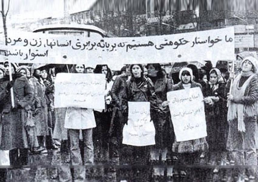 جمهوری اسلامی، تحمیل حجاب اجباری و جنبش زنان