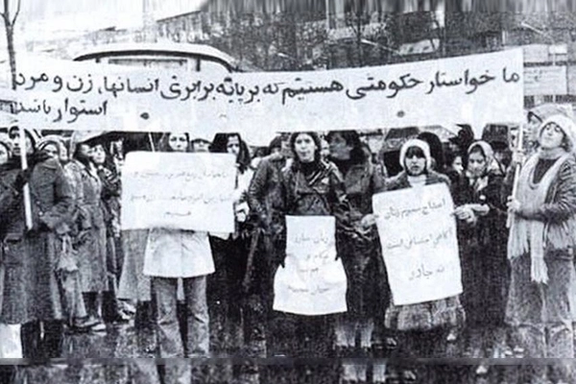 جمهوری اسلامی، تحمیل حجاب اجباری و جنبش زنان