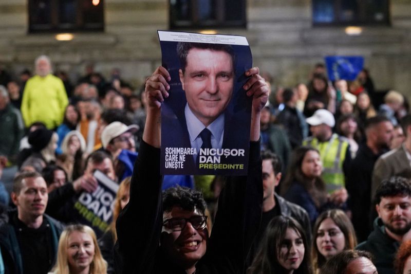 نامزد میانه‌رو حامی اتحادیه اروپا در انتخابات ریاست جمهوری رومانی پیروز شد