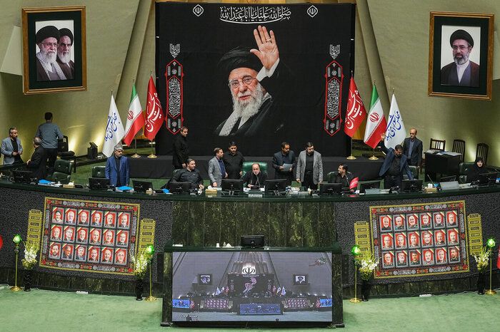 تعدادی از نمایندگان مجلس در تذکری به پزشکیان، خواستار برخورد با «مروجان برهنگی» شدند