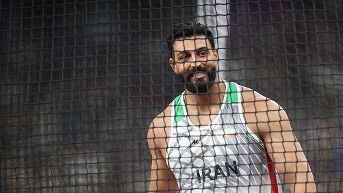 احمد دنیامالی، وزیر ورزش: با دیدن فیلم گریه کردن حسین رسولی، گریهام گرفت!