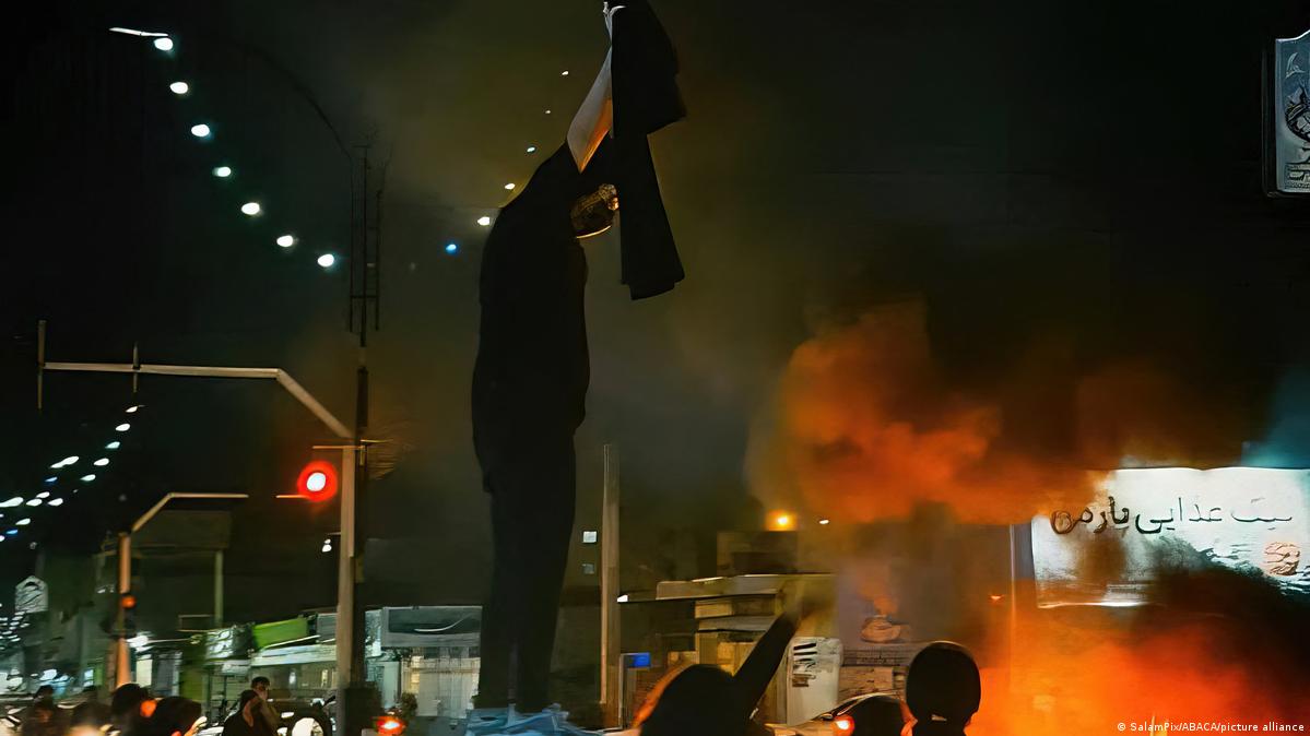 هتافات ليلية ضد خامنئي في العاصمة الإيرانية ومدن أخرى