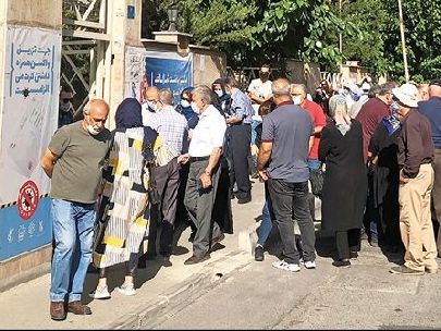 روزنامه همشهری: با کمبود واکسن، تزریق دوز اول در مراکز سلامت متوقف و دوز دوم محدود شده است