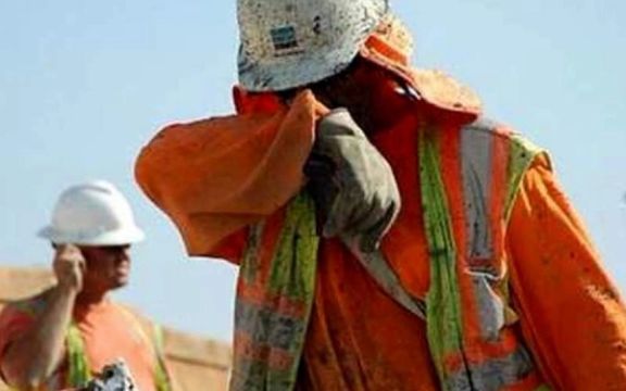 خبرگزاری ایلنا: کارگران عسلویه در دمای ۴۳ درجه و رطوبت ۵۰، مشغول کار بودند