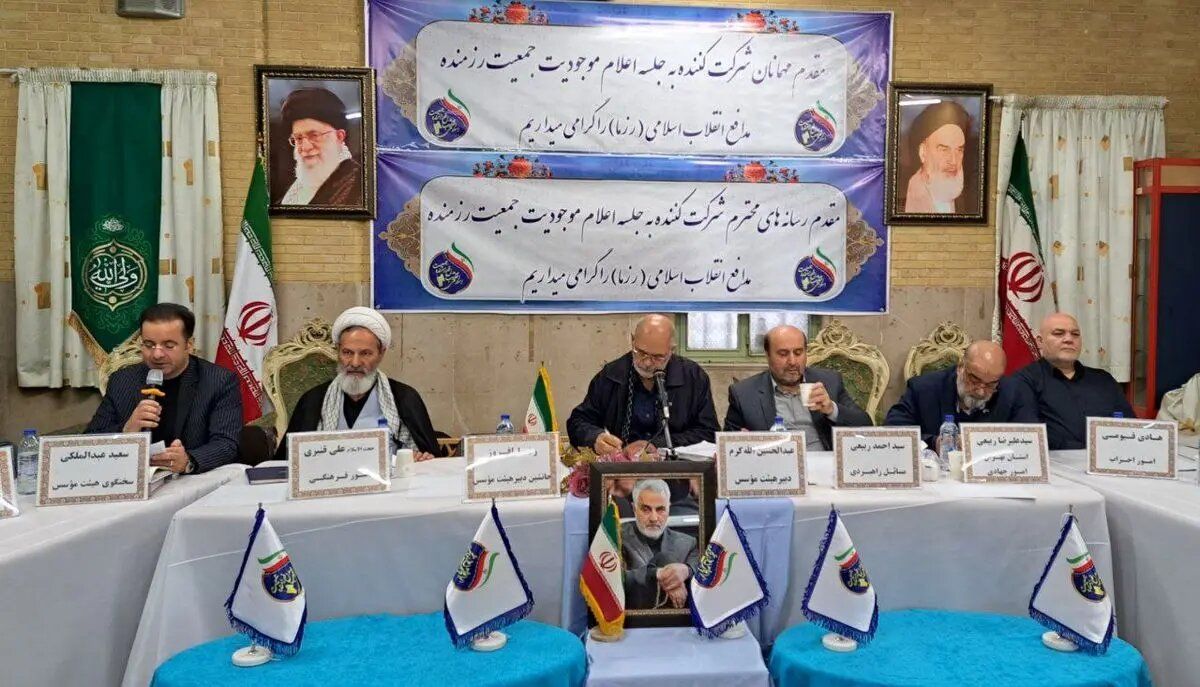 Hossein Allahkaram (center) during a ceremony to launch his political party (December 2023)