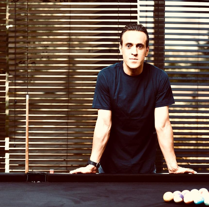 واکنش کریمی به دیدار پرسپولیس-النصر: فقط پرسپولیس نباخت، جامعه فرسوده و بسته ایران هم باخت