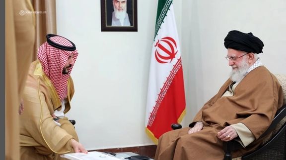 وزیر دفاع عربستان سعودی با حضور در دفتر خامنهای پیامی از پادشاه این کشور به او داد