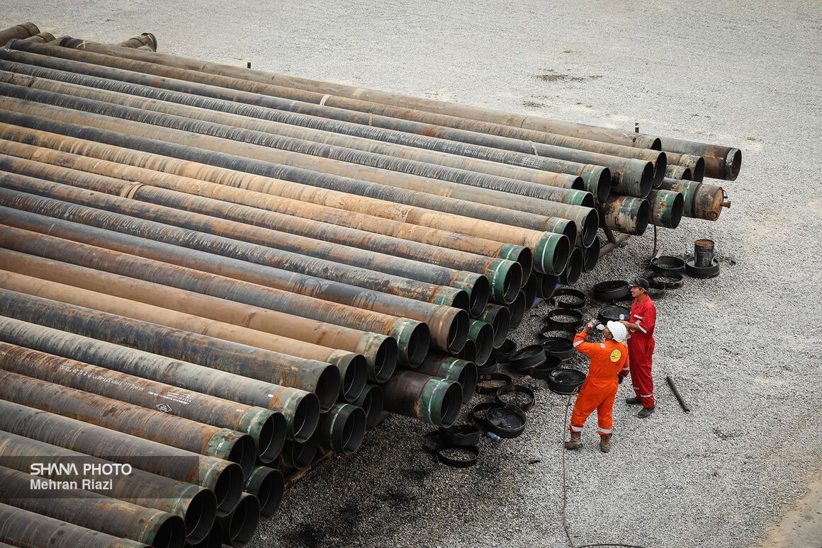 Iranian oil workers at Golkhari oil field in southern Bushehr province (October 2023) 