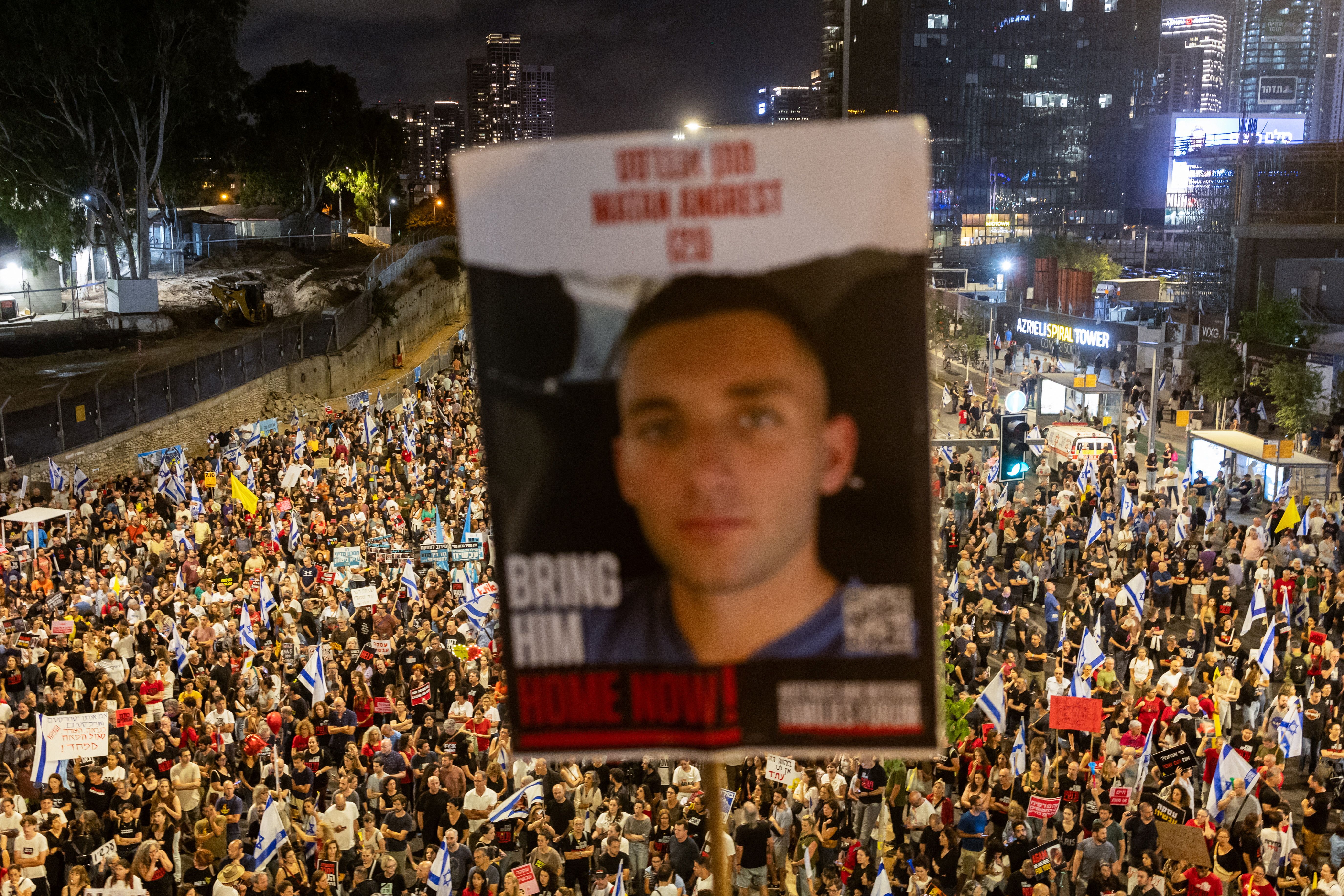 تظاهرات برای آزادی گروگان‌های اسرائیلی در بند حماس، تل‌آویو، پنجم خرداد