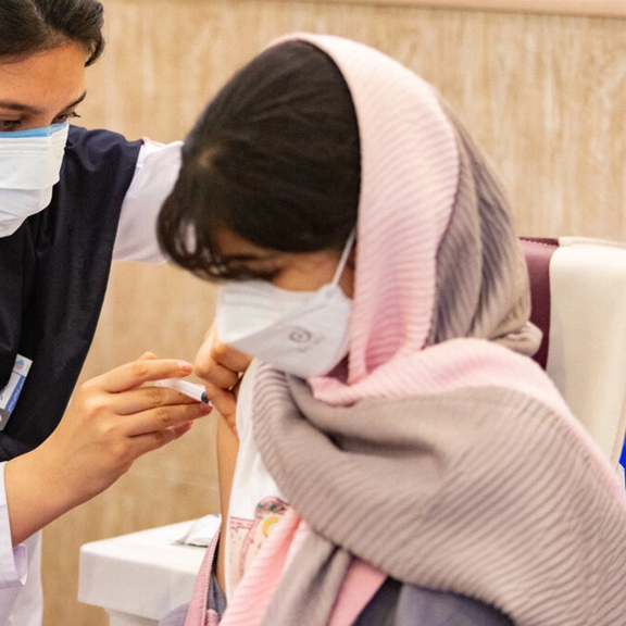 وقف توزيع لقاح "بابيلوغارد 4" يثير قلق النساء والأطباء في إيران