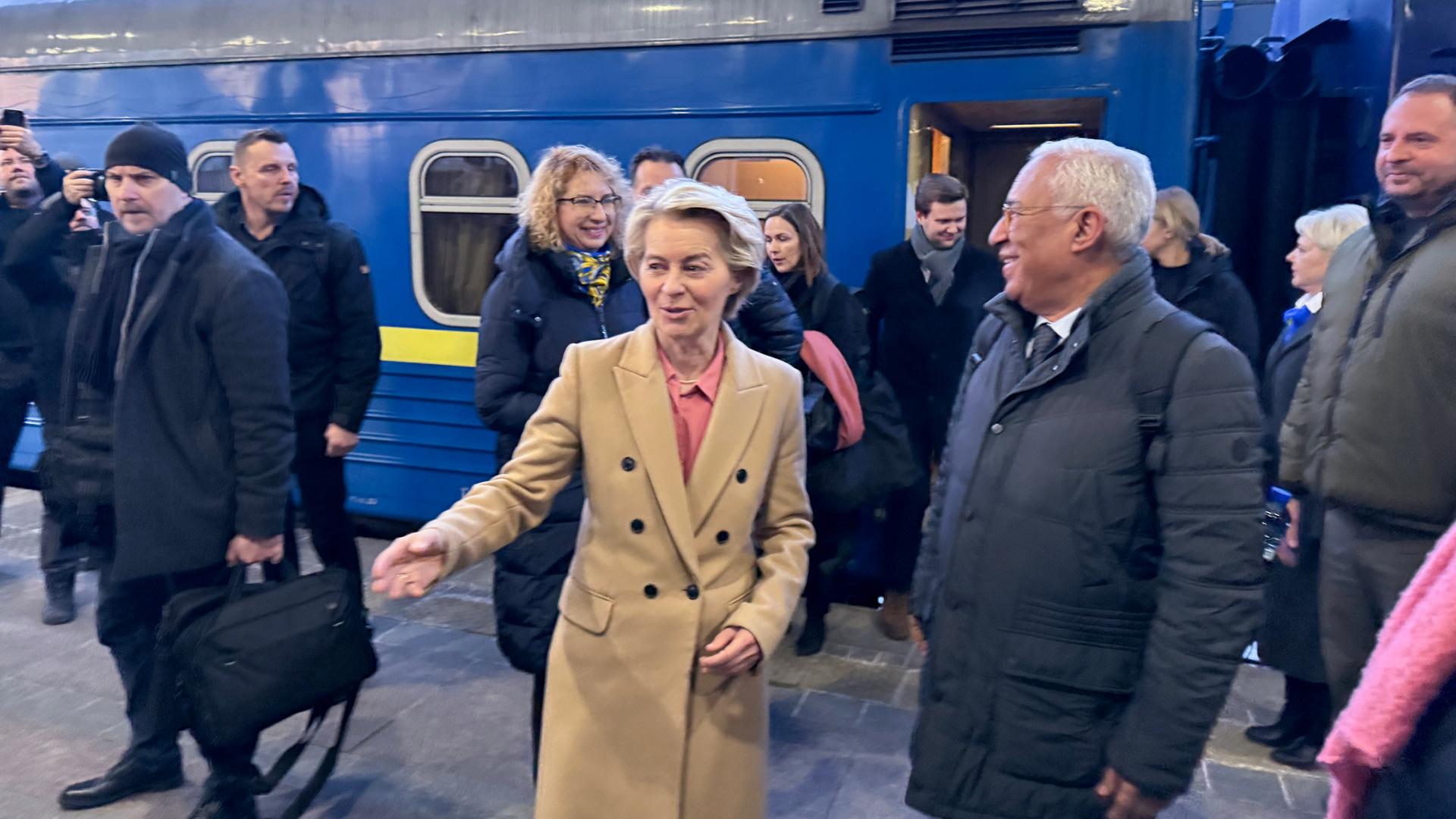 سومین سالگرد حمله روسیه به اوکراین؛ حضور سران اروپا در کی‌یف و ادامه مخالفت با توافق سریع