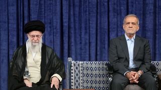 هل على "الشعب الإيراني" انتظار موت "خامنئي" للتغيير؟