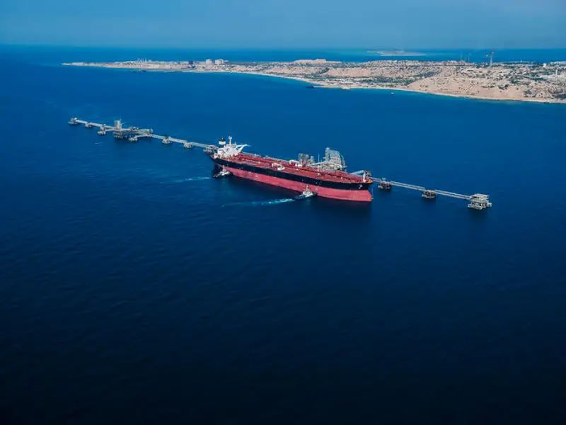 صادرات نفت ایران برای دومین ماه پیاپی کاهش یافت