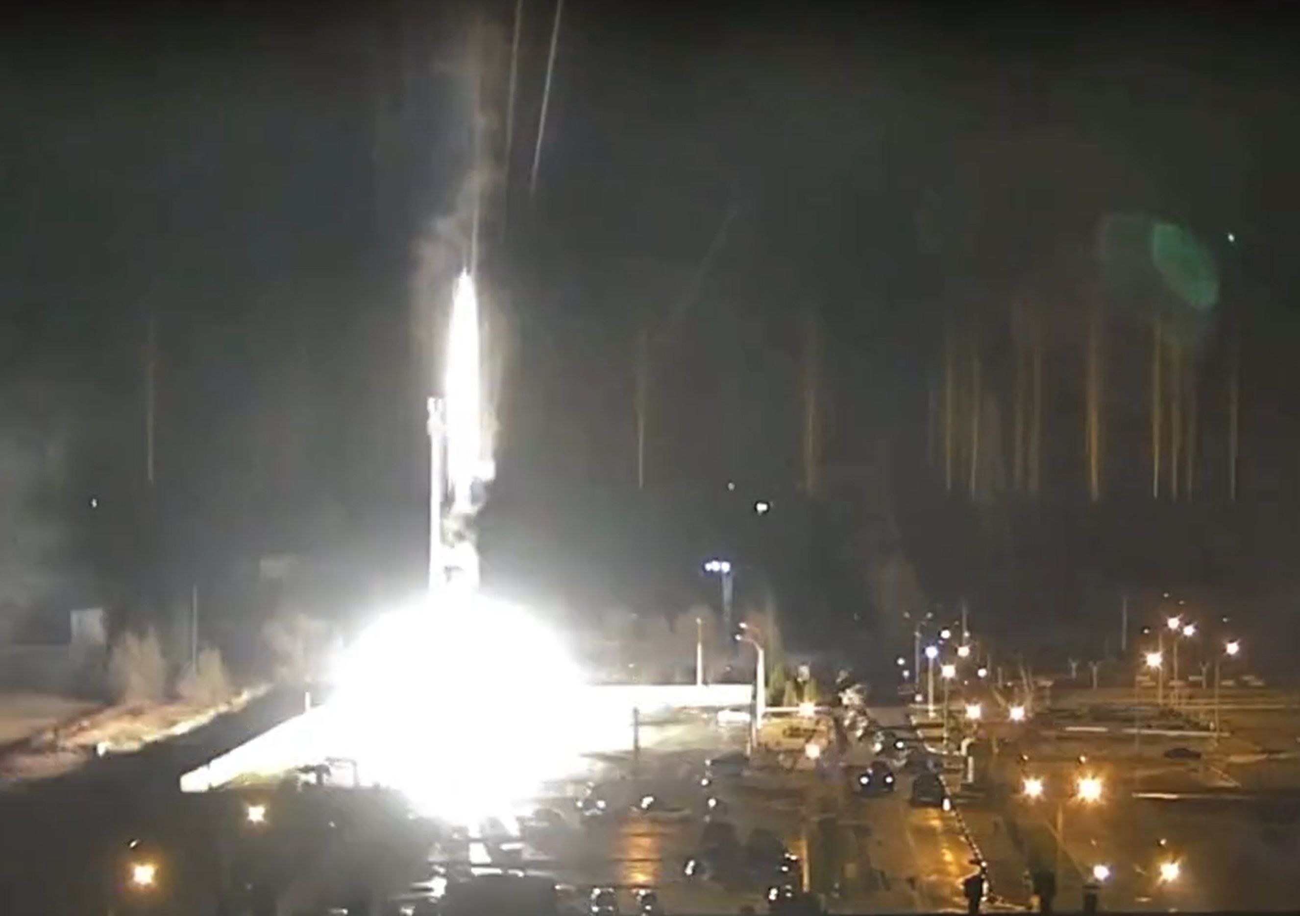 اوکراین: نیروگاه هسته‌ای زاپروژیا پس از آتش سوزی در تصرف نیروهای روسی است