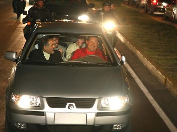 رانندگی هوگو چاوز، رئیس جمهور پیشین ونزوئلا با سمند