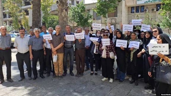 أحكام بالتقاعد المبكر والفصل والإيقاف عن العمل بحق عدد من المعملين الإيرانيين المحتجين