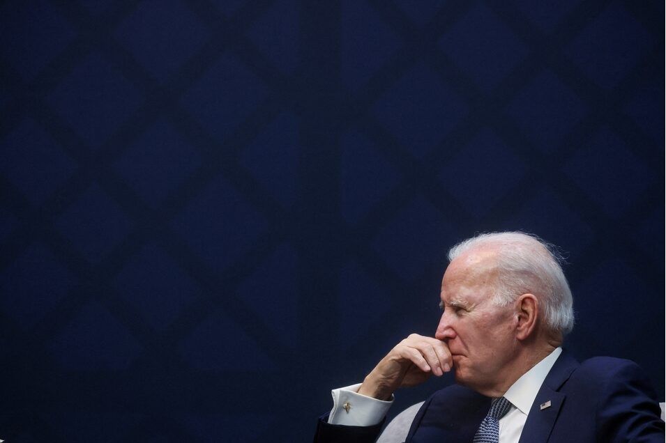 ستاد انتخاباتی بایدن بر باقی ماندن او در رقابت‌های انتخاباتی تاکید کرد