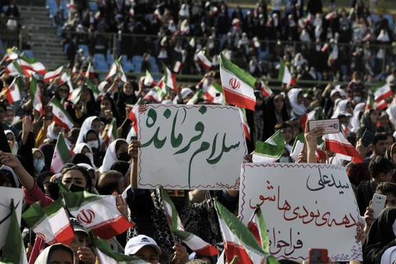 رفض شعبي لـ"استغلال الأطفال" في دعاية الحرس الثوري الإيراني لنشيد "مرحبا أيها القائد"
