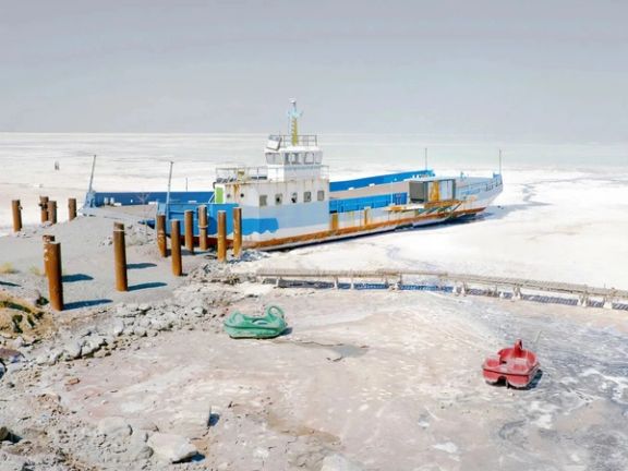 رسانهها از «فروپاشی اکولوژیک» دریاچههای ارومیه و خزر خبر میدهند