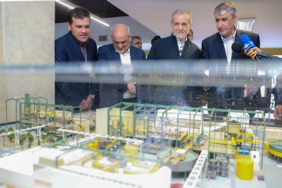 Iran’s nuclear chief Mohammad Eslami (right) and President Masoud Pezeshkian visiting a nuclear expo in Tehran (April 2025)