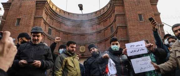 تجمع حامیان حکومت مقابل سفارت فرانسه در تهران پس از انتشار کاریکاتوری از پیامبر مسلمانان در نشریه فرانسوی شارلی ابدو