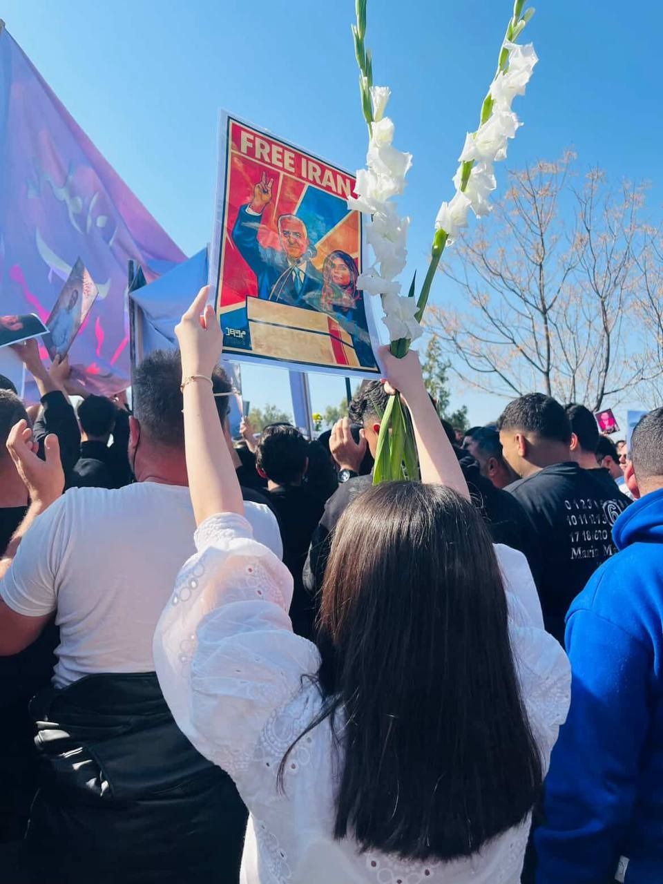 پیام مخاطبان: حکومت برای توقف رقص سوگ و شعار مداح اجباری به چهلم جاویدنامان می‌فرستد 