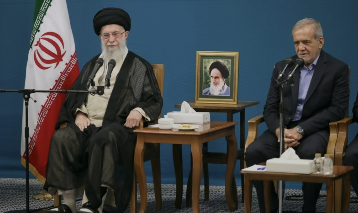 خامنه‌ای، کابینه مذاکره را به کابینه جنگ تبدیل کرد