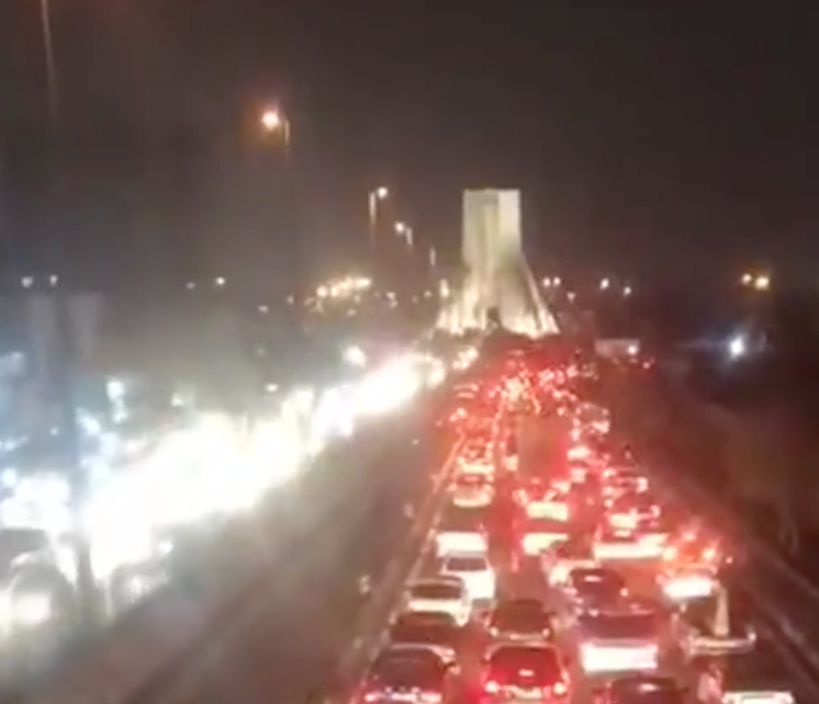 خیزش ۱۶ آذر در شهرهای مختلف؛ گسترش تظاهرات به خیابان‌های انقلاب و آزادی تهران