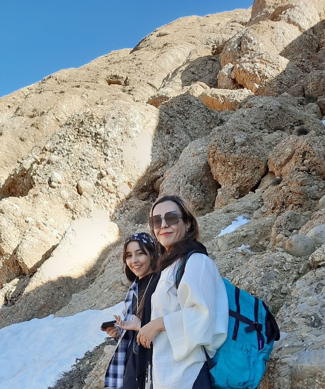 شاهزاده رضا پهلوی: بازداشت بیتا شفیعی و مادرش نماد «درماندگی و فروپاشی» جمهوری اسلامی است