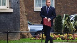 UK Defense Secretary Dismisses Iranian Sanctions