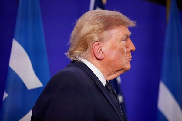 ترامپ کمبود مهمات آمریکا را رد کرد و تهدیدهایش علیه ایران را ادامه داد