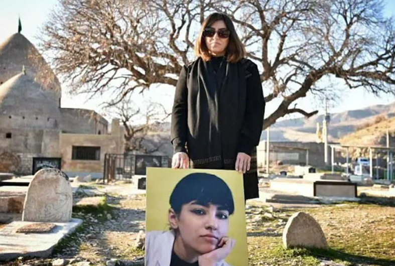 نسرین شاکرمی، مادر دادخواه نیکا شاکرمی در خرم‌آباد بازداشت شد