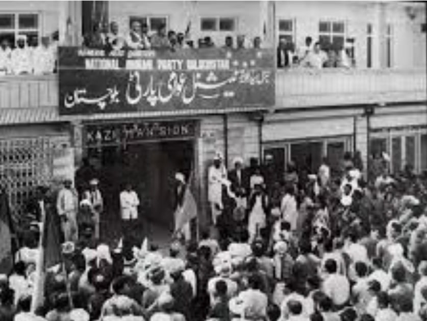 میرغوث‌بخش بزنجو در حال سخنرانی در حزب عوامی ملی پاکستان