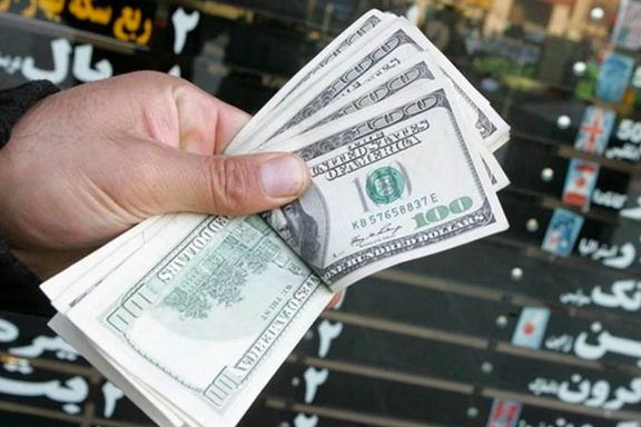 بانک مرکزی: در ۹ ماهه پایانی سال گذشته، ۱۰ میلیارد دلار سرمایه از ایران خارج شده است