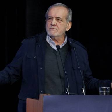 واکنش پزشکیان به انتقادات از رانت اینترنتی: دستور دادم سیمکارتهای سفید، سیاه شود