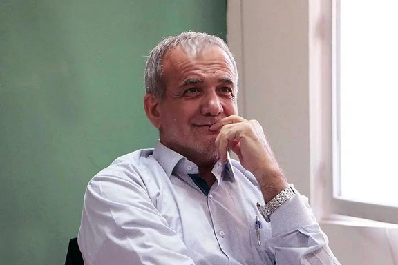 فعال رسانهای اصولگرا: پزشکیان تنها نامزدی است که مرتب بر سیاستهای کلی نظام تاکید میکند