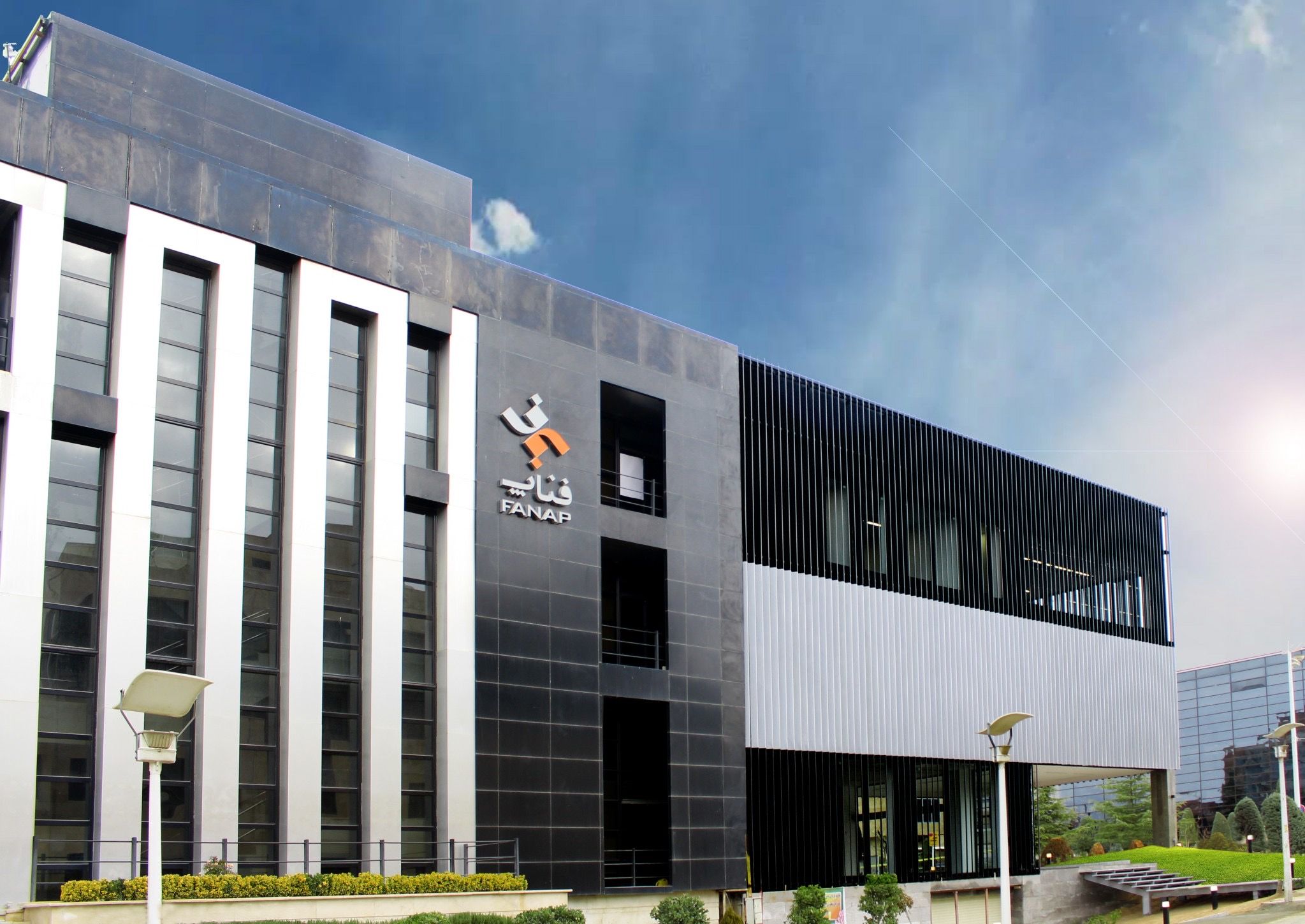 US targets Iran technology, finance networks with new sanctions