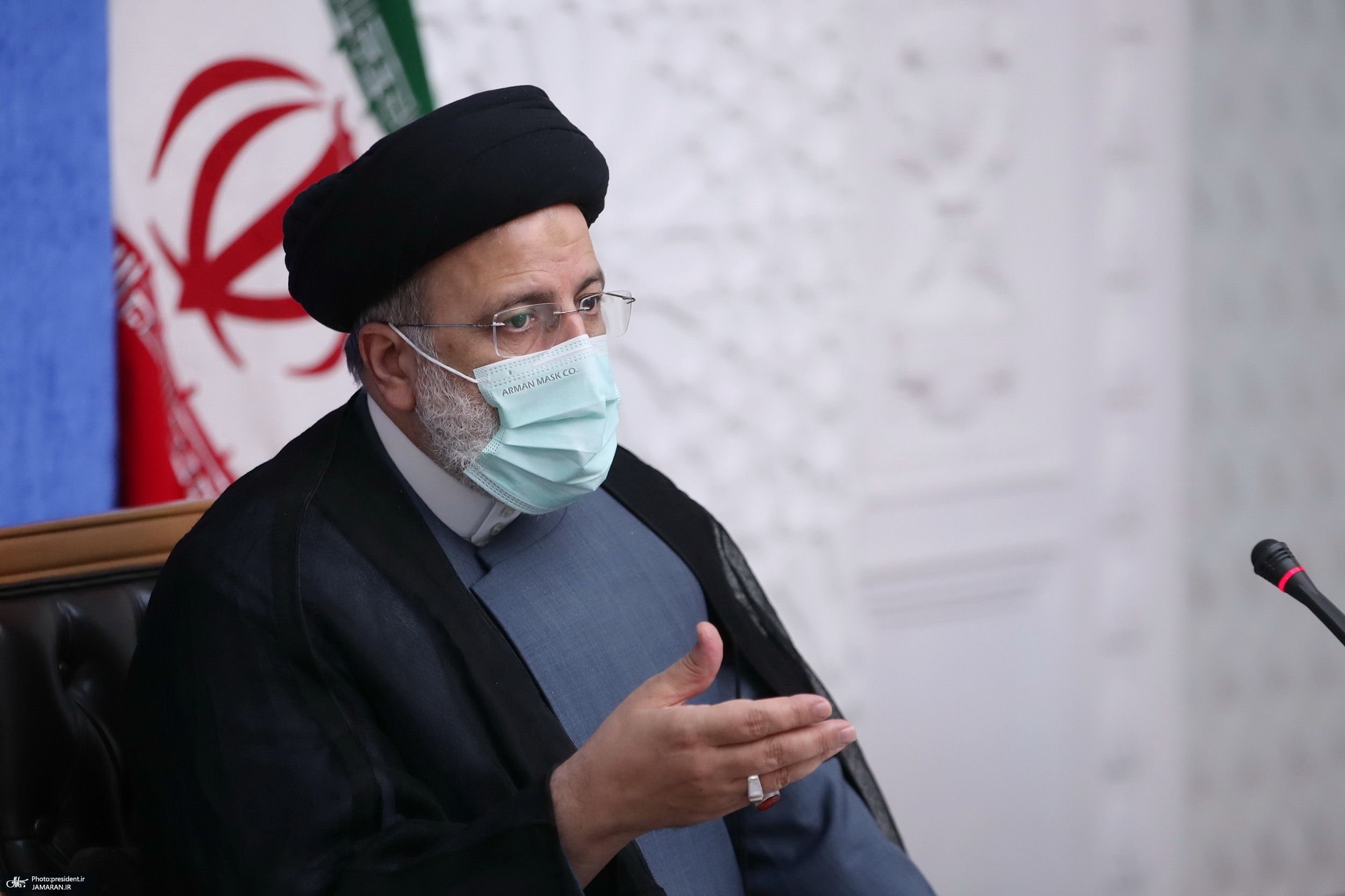 ابراهیم رئیسی: اولویت حمایت از موسسات و مراکز داخلی ساخت واکسن است 