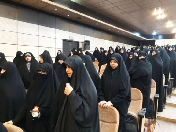 مدیر حوزههای علمیه زنان: زنان طلبه، منزل مسکونی و هزار قطعه طلا به لبنان هدیه دادند