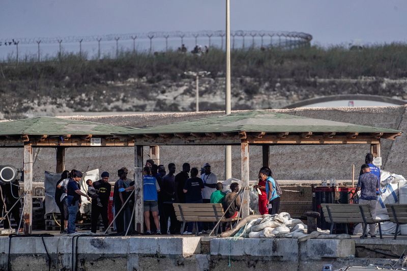 حداقل ۲۰ مهاجر در غرق شدن کشتی در نزدیکی جزیره لَمپِدوزا ایتالیا جان باختند