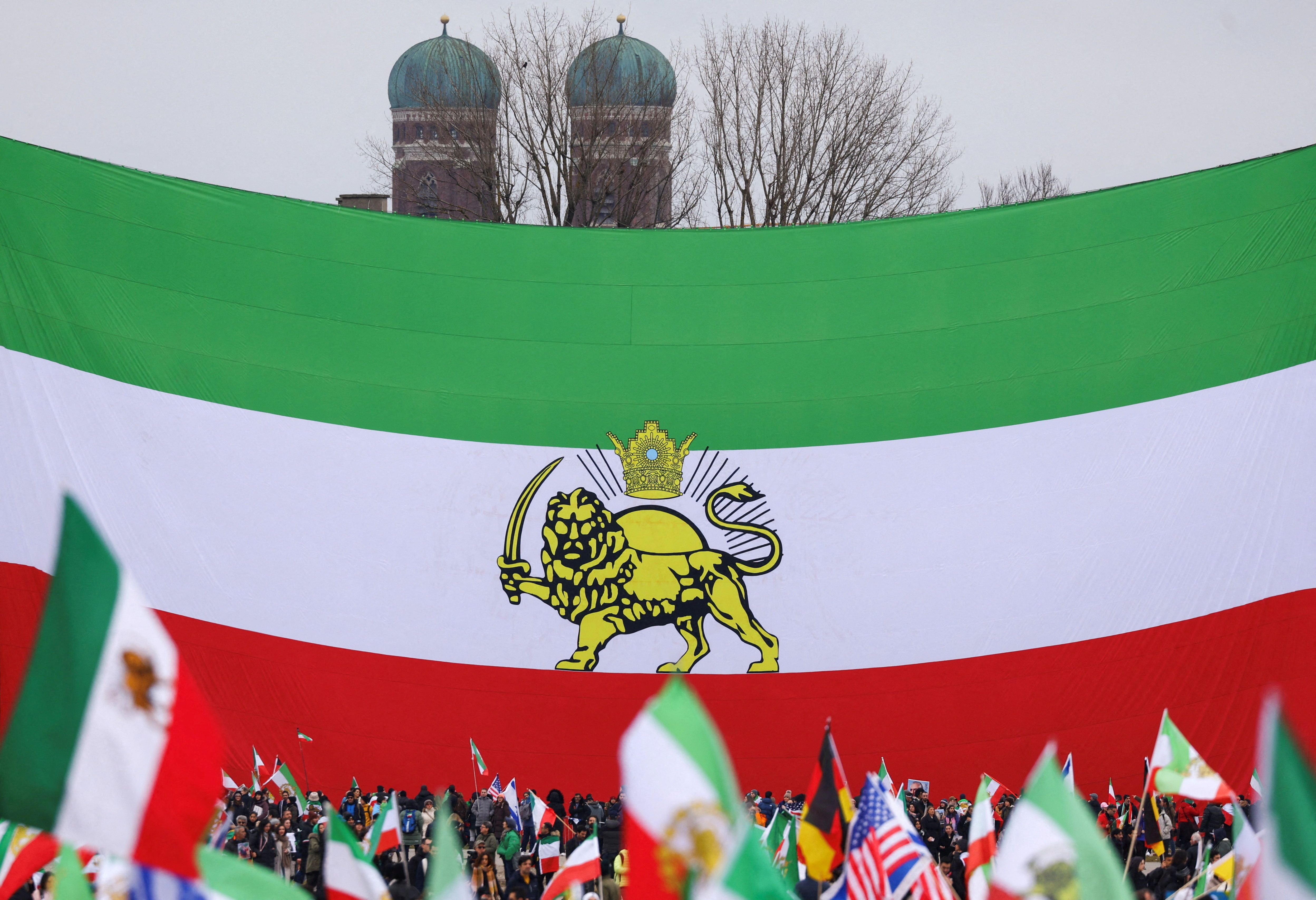 خط تبلیغاتی جمهوری اسلامی پس از تجمعات «روز جهانی اقدام»؛ کوچک‌نمایی یک حضور کم‌سابقه