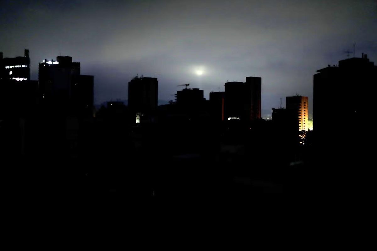 ادامه تعطیلی ایران؛ ۲۴ استان چهارشنبه تعطیل شدند و برق مناطقی از پایتخت هم قطع شد