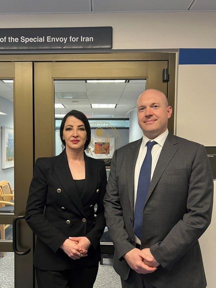 نماینده آمریکا در امور ایران و سیما ثابت درباره نبود آزادی رسانه در ایران گفتگو کردند