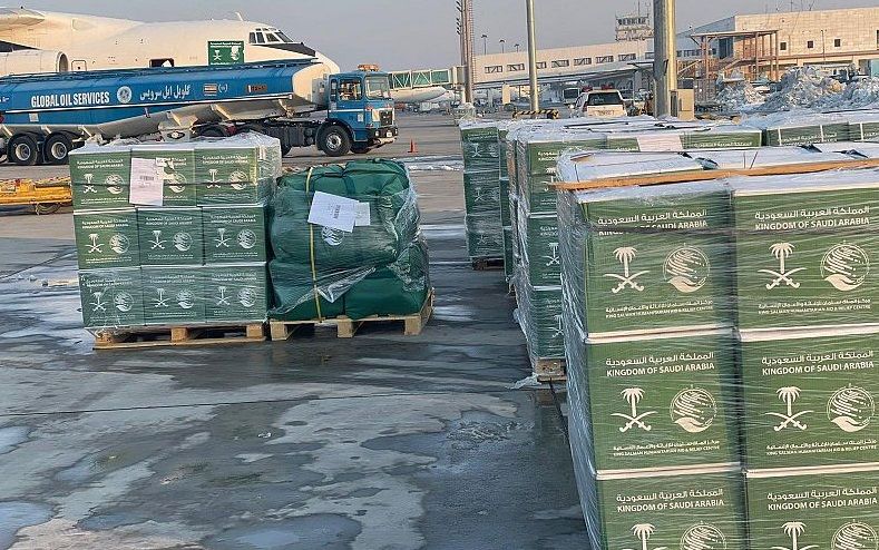 محموله کمک‌های بشردوستانه دو هواپیمای عربستان سعودی در کابل تحویل هلال احمر افغانستان شد