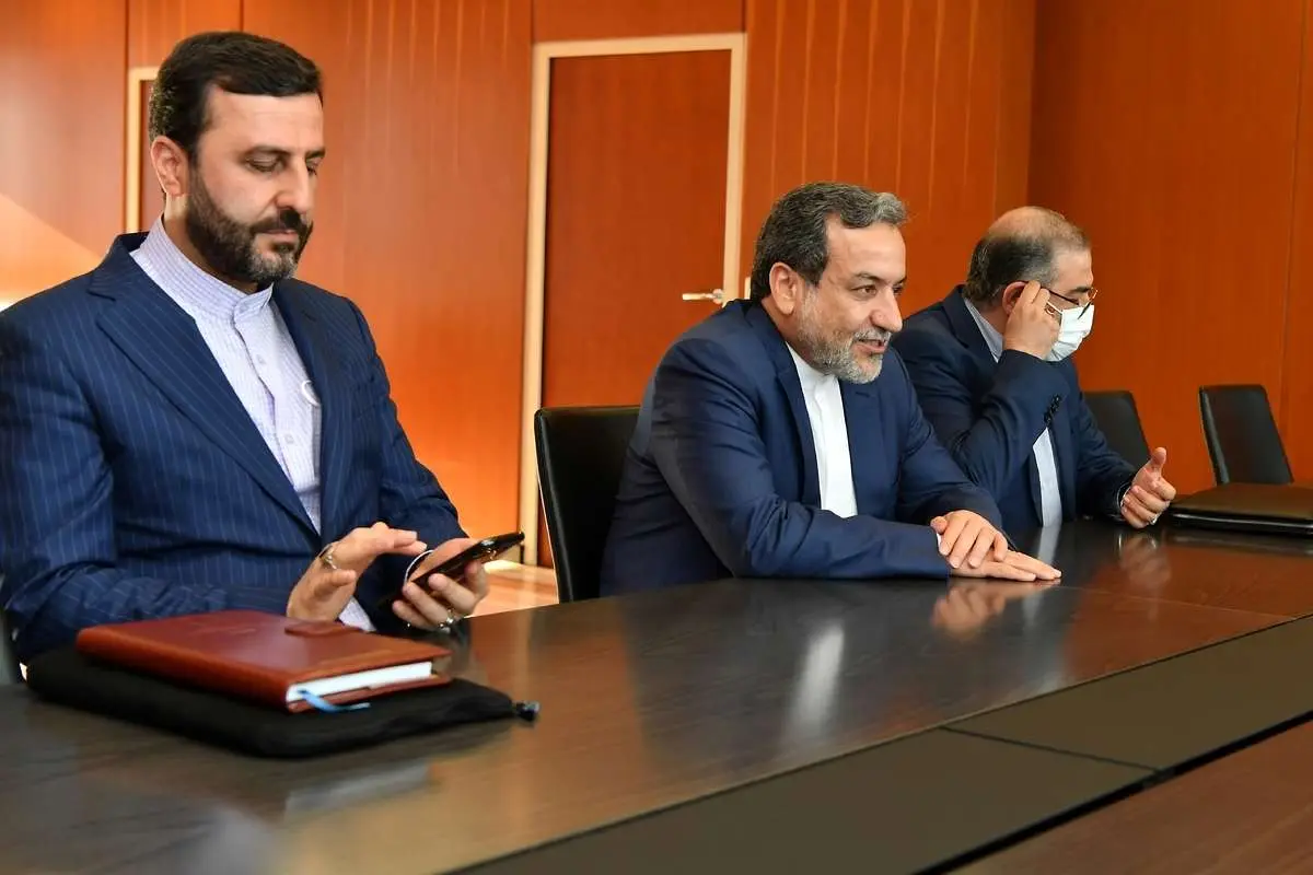 قيود إدارة ترامب: دبلوماسيون إيرانيون في أمريكا يحتاجون لترخيص حتى لشراء قلم حبر فاخر