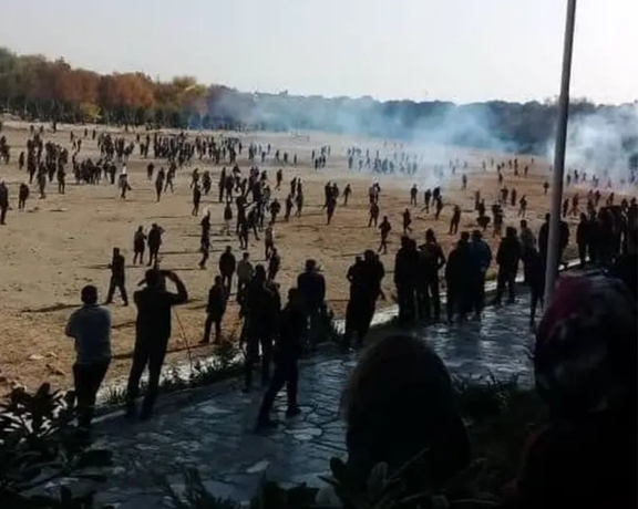 سازمان حقوق بشر ایران: بیش از ۱۲۰ نفر در اعتراضات روز جمعه در اصفهان بازداشت شدند